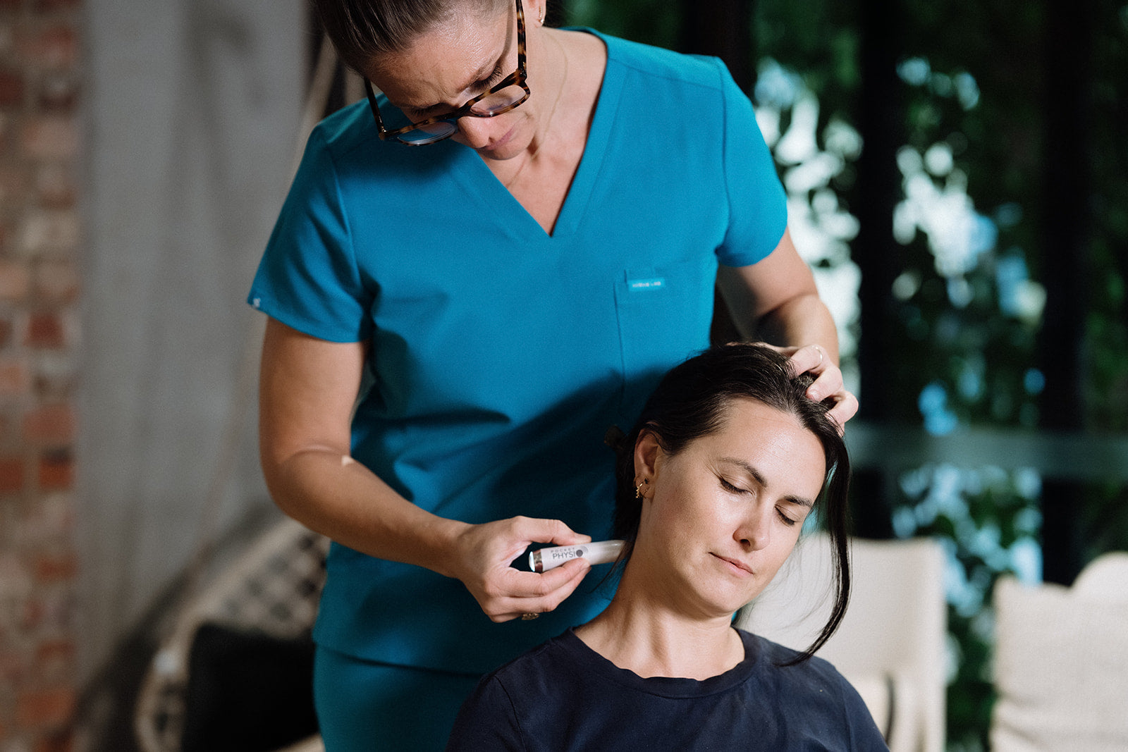 TMJ Pain Relief at Home: Clinician-Backed Therapeutic Vibration for Jaw Tension